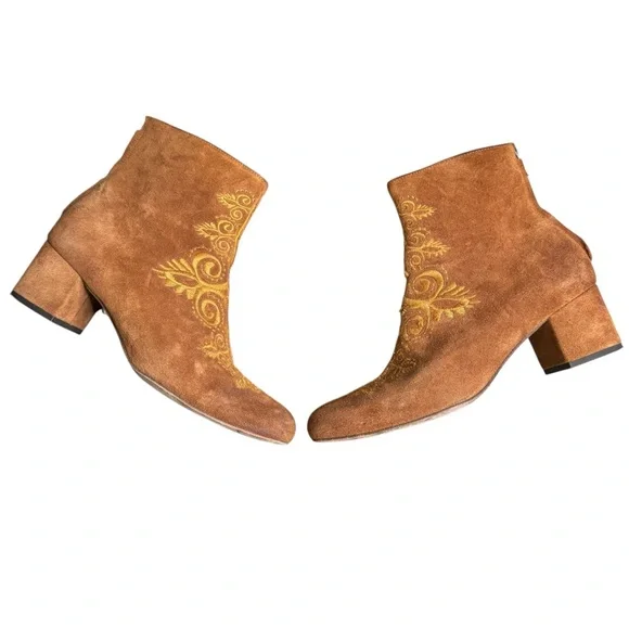 FREE PEOPLE rare Chelsea 38 US 7.5 Suede Chestnut Embroidered Ankle Zip Boots S5 - Picture 2 of 12